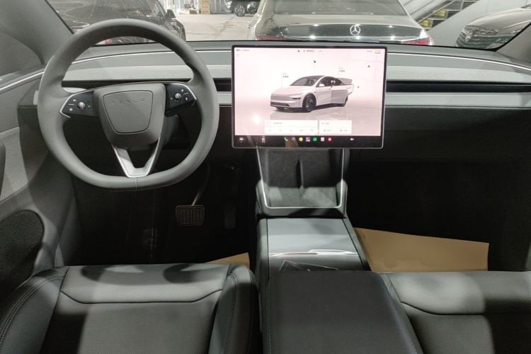 Used Tesla Model Y 2026 Facelifted Long-Range Rear-Drive Model Center Console