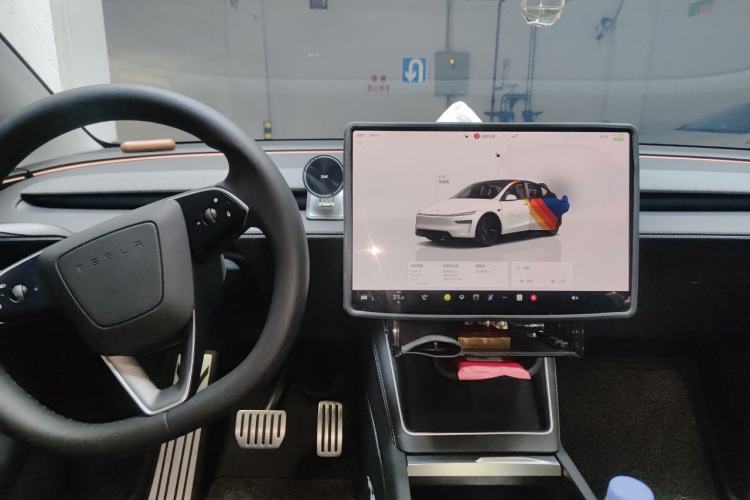Used Tesla Model Y 2026 Model Long-Range Rear-Wheel-Drive Version Center Console