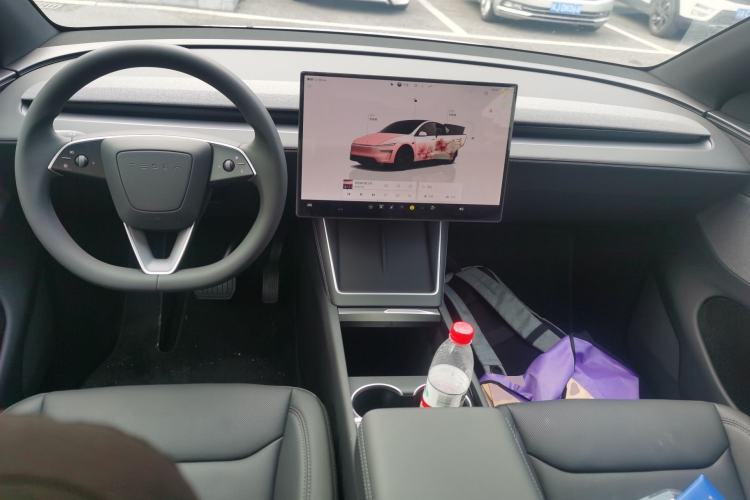 Used Tesla Model Y 2026 Rear-Drive Model Center Console