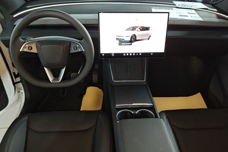 Used Tesla Model Y 2026 Rear-Drive Model Center Console