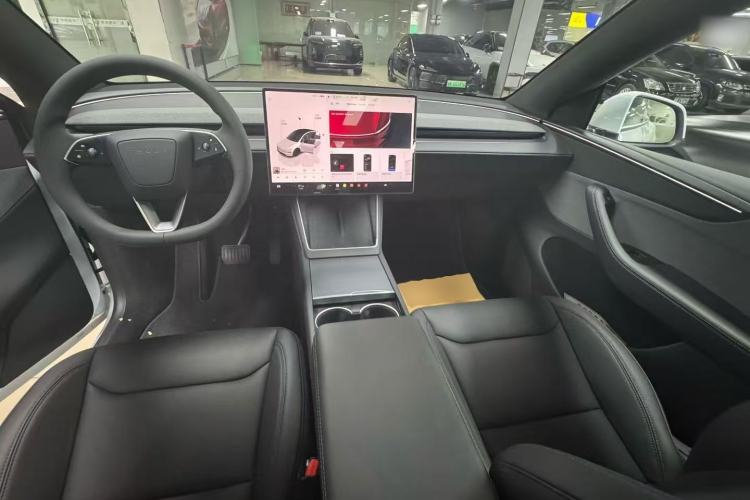 Used Tesla Model Y 2026 Rear-Drive Model Center Console