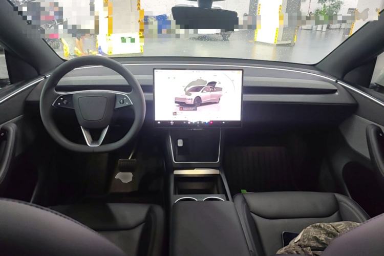 Used Tesla Model Y 2026 Rear-Drive Model Center Console