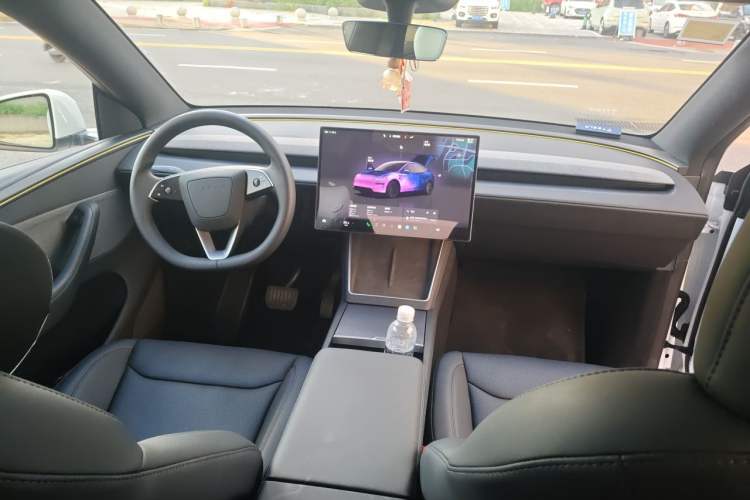 Used Tesla Model Y 2026 Rear-Drive Model Center Console