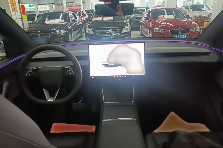 Used Tesla Model Y 2026 Rear-Drive Model Center Console