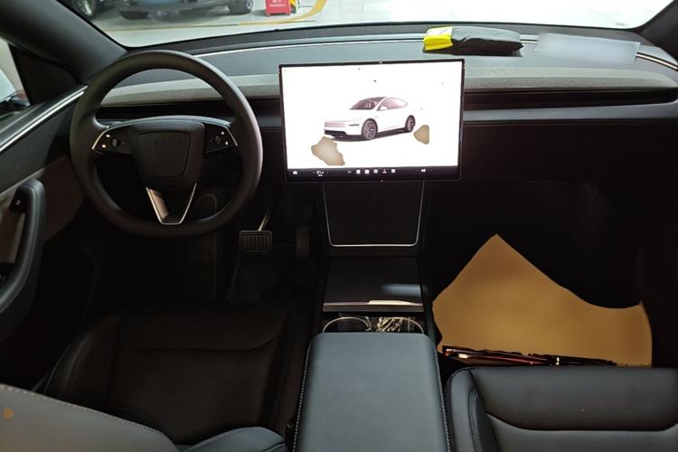Used Tesla Model Y 2026 Rear-Drive Model Center Console
