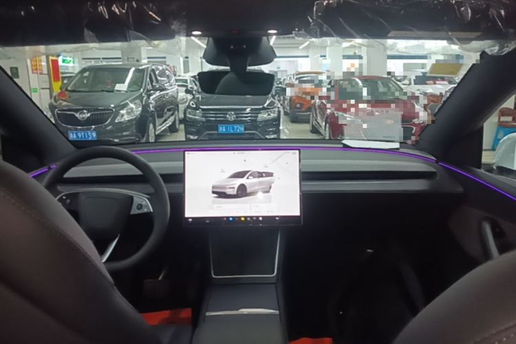 Used Tesla Model Y 2026 Rear-Drive Model Center Console