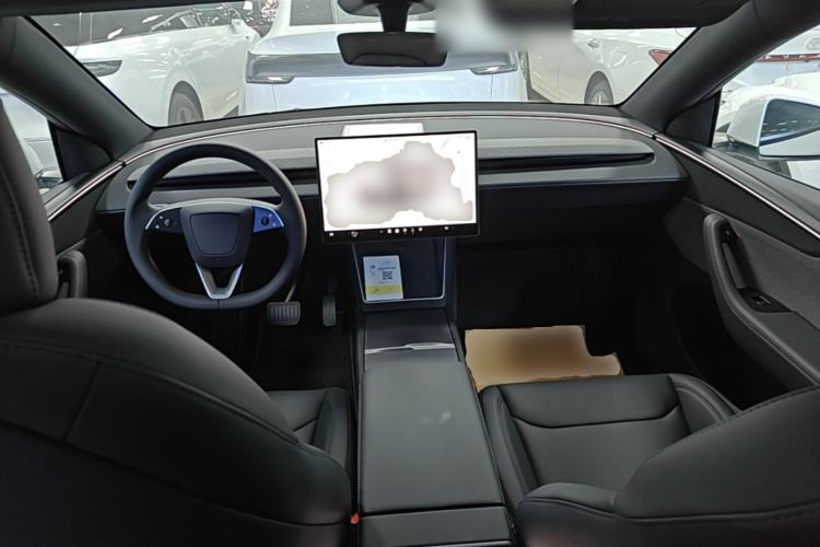 Used Tesla Model Y 2026 Rear-Drive Model Center Console