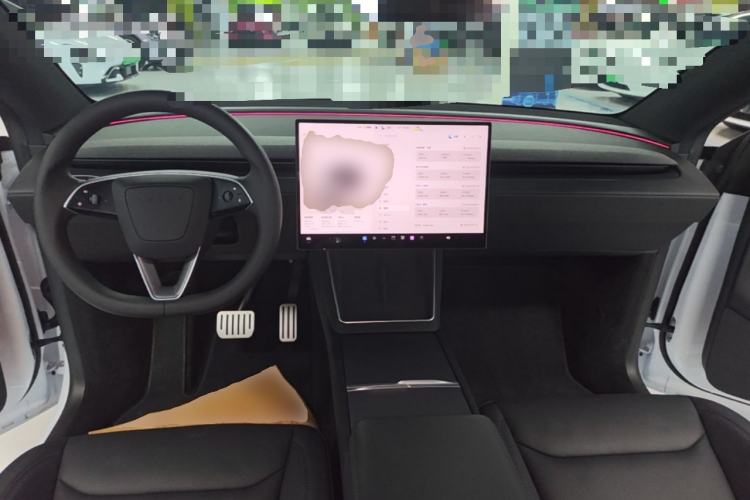 Used Tesla Model Y 2026 Rear-Drive Model Center Console
