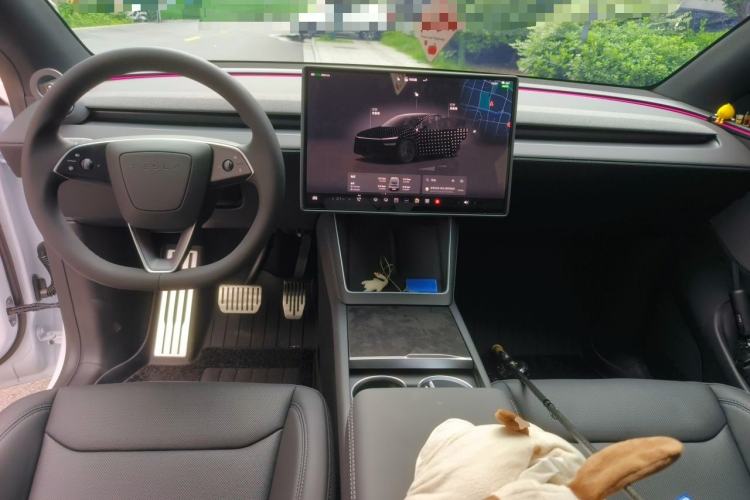 Used Tesla Model Y 2026 Rear-Drive Model Center Console