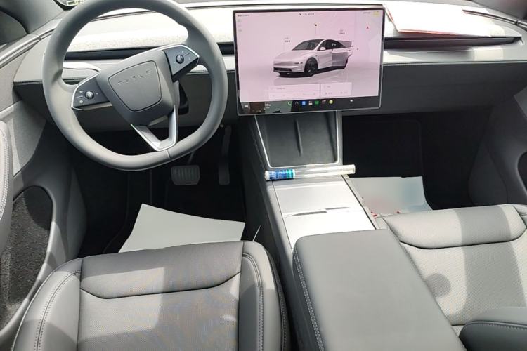 Used Tesla Model Y 2026 Rear-Drive Model Center Console