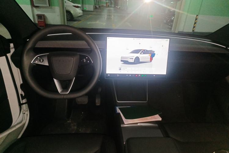 Used Tesla Model Y 2026 Model Long-Range Rear-Wheel-Drive Version Center Console