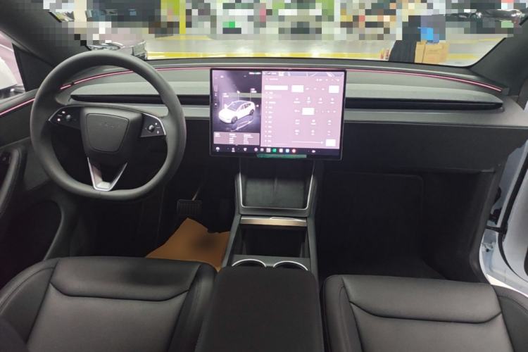 Used Tesla Model Y 2026 Rear-Drive Model Center Console