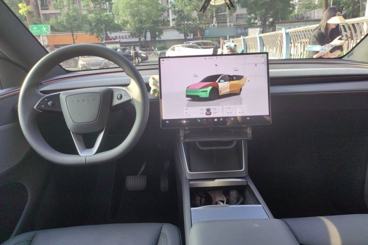 Used Tesla Model Y 2026 Rear-Drive Model Center Console