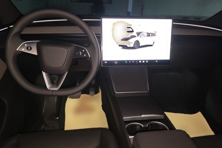 Used Tesla Model Y 2026 Rear-Drive Model Center Console