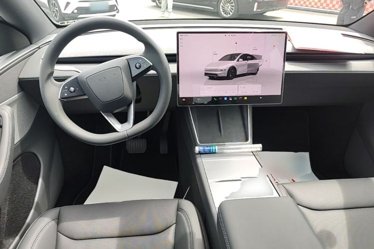 Used Tesla Model Y 2026 Rear-Drive Model Center Console
