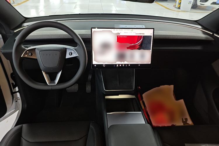 Used Tesla Model Y 2026 Rear-Drive Model Center Console