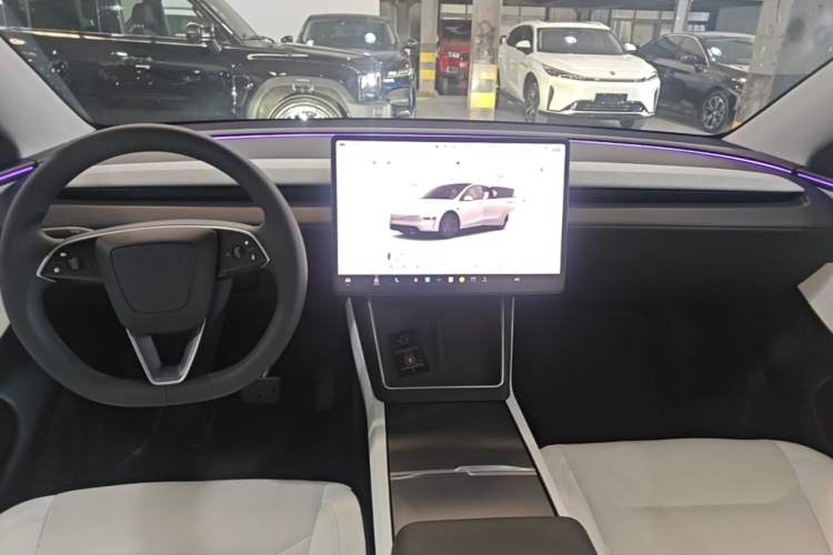 Used Tesla Model Y 2026 Model Long-Range Rear-Wheel-Drive Version Center Console