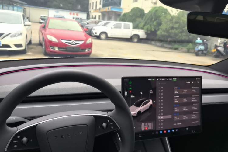 Used Tesla Model Y 2026 Facelifted Long-Range Rear-Drive Model Center Console