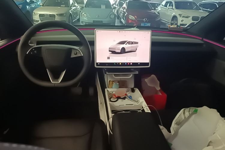 Used Tesla Model Y 2026 Model Long-Range Rear-Wheel-Drive Version Center Console