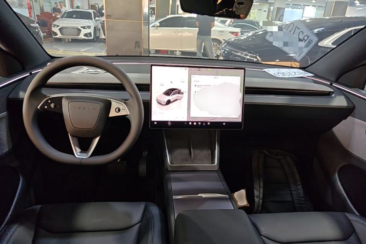Used Tesla Model Y 2026 Rear-Drive Model Center Console
