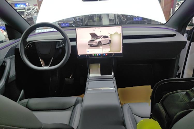 Used Tesla Model Y 2026 Long-Range All-Wheel-Drive Model Center Console