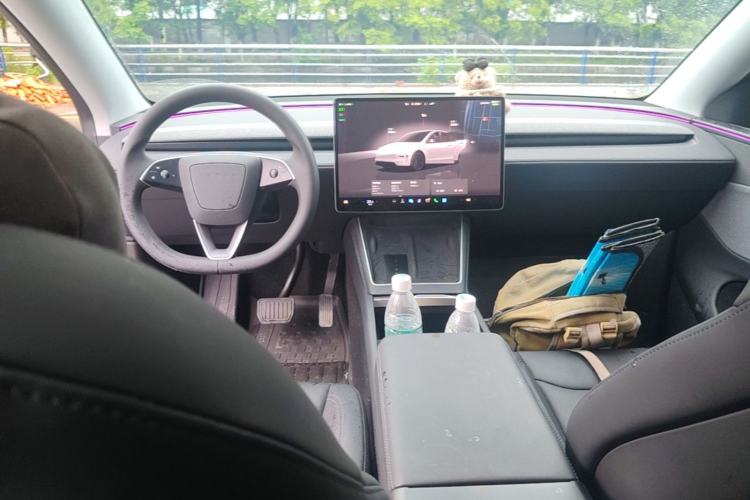 Used Tesla Model Y 2026 Model Long-Range Rear-Wheel-Drive Version Center Console