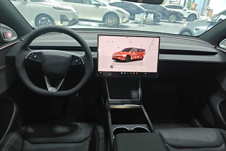 Used Tesla Model Y 2026 Rear-Drive Model Center Console
