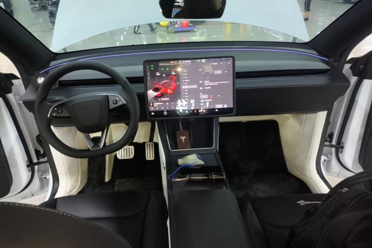 Used Tesla Model Y 2026 Long-Range All-Wheel-Drive Model Center Console
