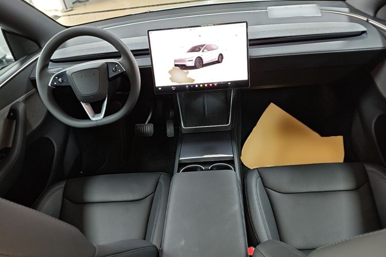 Used Tesla Model Y 2026 Rear-Drive Model Center Console