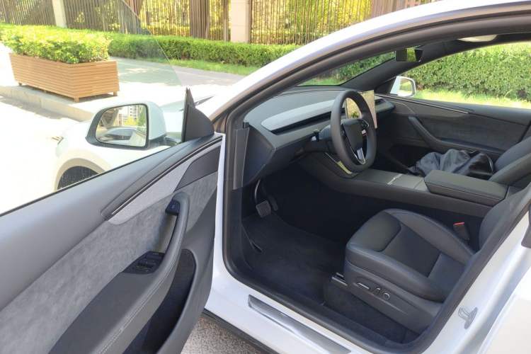 Used Tesla Model Y 2026 Long-Range All-Wheel-Drive Model Driver Seat