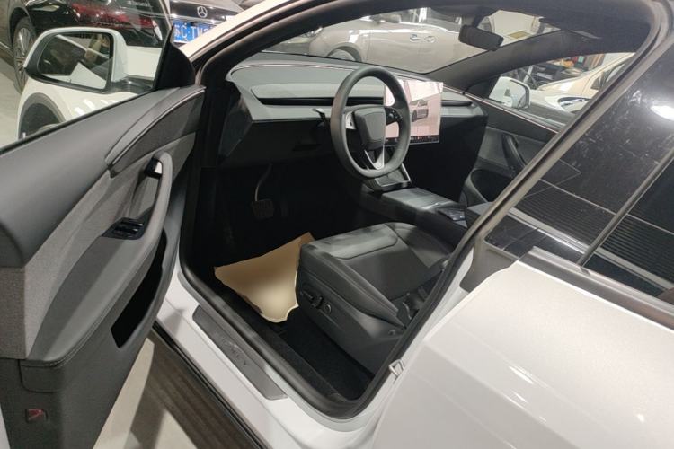 Used Tesla Model Y 2026 Facelifted Long-Range Rear-Drive Model Driver Seat
