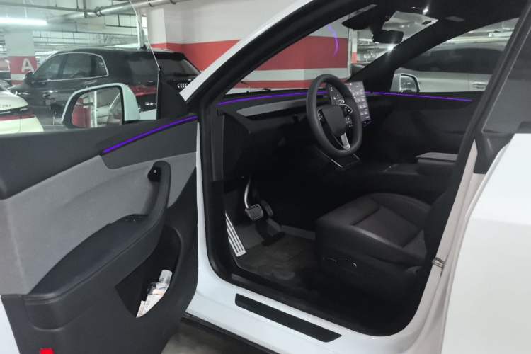 Used Tesla Model Y 2026 Facelifted Long-Range Rear-Drive Model Driver Seat