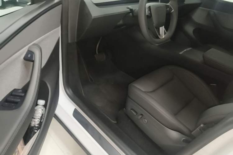 Used Tesla Model Y 2026 Rear-Drive Model Driver Seat