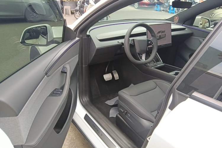 Used Tesla Model Y 2026 Facelifted Long-Range Rear-Drive Model Driver Seat