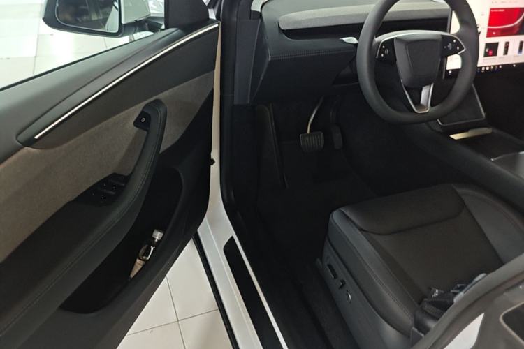 Used Tesla Model Y 2026 Rear-Drive Model Driver Seat