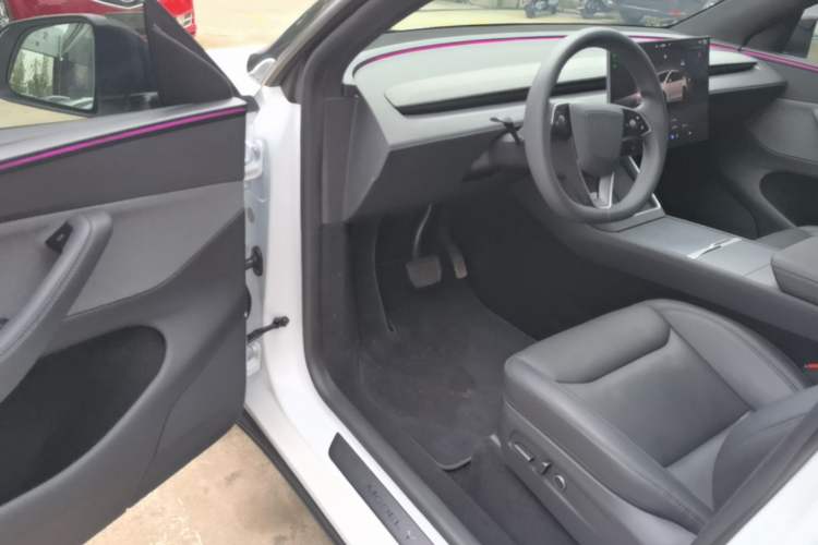 Used Tesla Model Y 2026 Facelifted Long-Range Rear-Drive Model Driver Seat