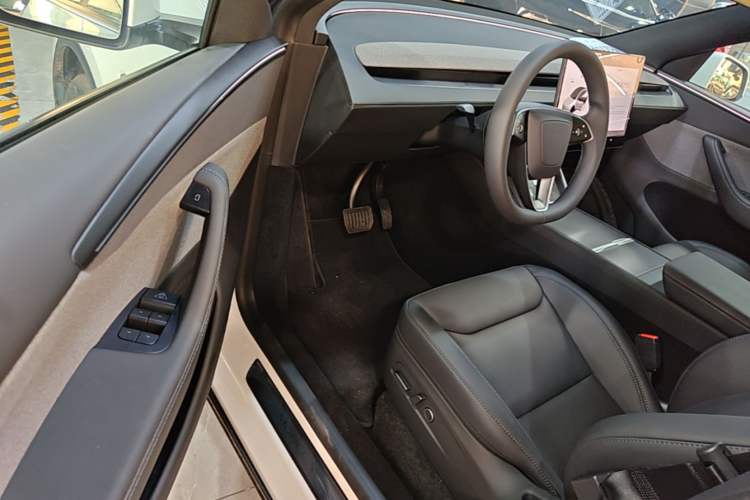 Used Tesla Model Y 2026 Rear-Drive Model Driver Seat