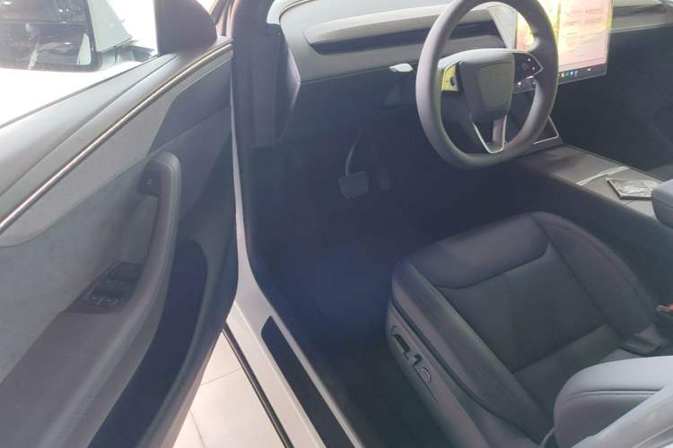 Used Tesla Model Y 2026 Long-Range All-Wheel-Drive Model Driver Seat
