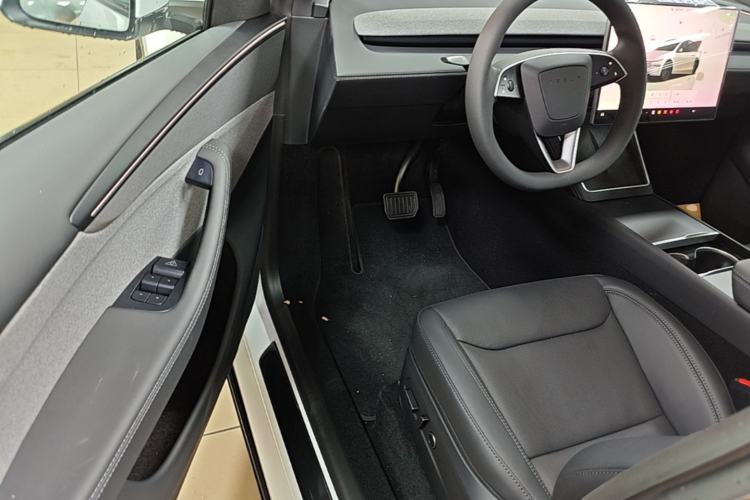 Used Tesla Model Y 2026 Rear-Drive Model Driver Seat