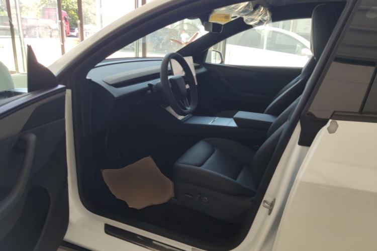 Used Tesla Model Y 2026 Long-Range All-Wheel-Drive Model Driver Seat