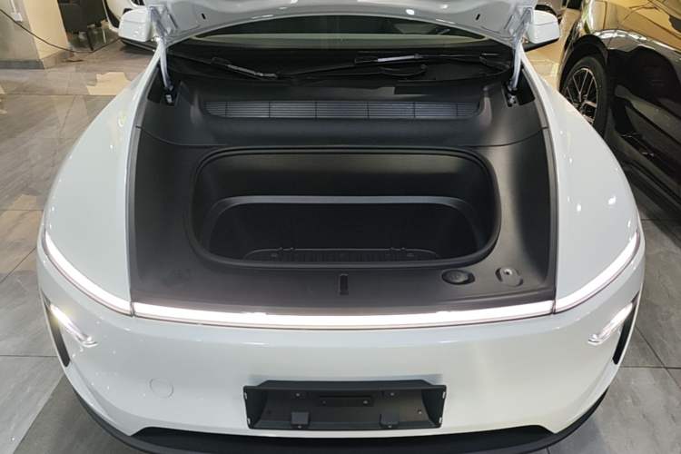 Used Tesla Model Y 2026 Rear-Drive Model Engine Bay