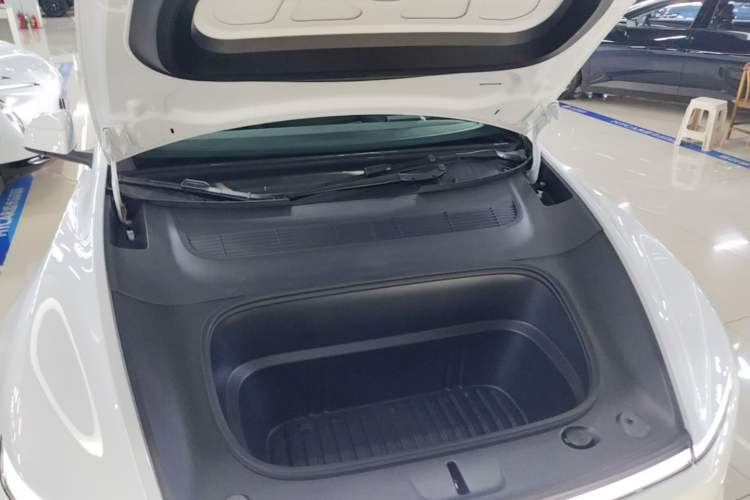 Used Tesla Model Y 2026 Facelifted Long-Range Rear-Drive Model Engine Bay