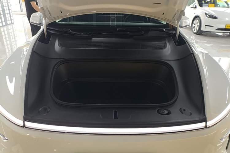 Used Tesla Model Y 2026 Rear-Drive Model Engine Bay