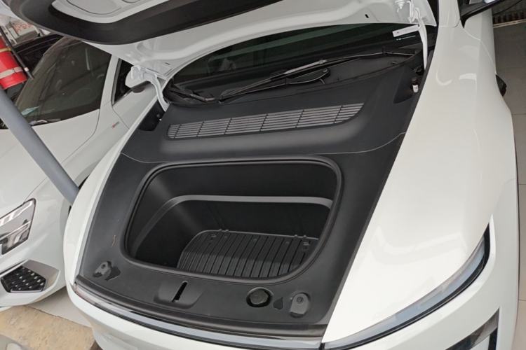 Used Tesla Model Y 2026 Rear-Drive Model Engine Bay