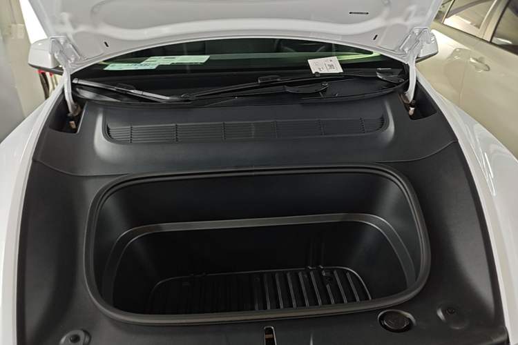 Used Tesla Model Y 2026 Rear-Drive Model Engine Bay