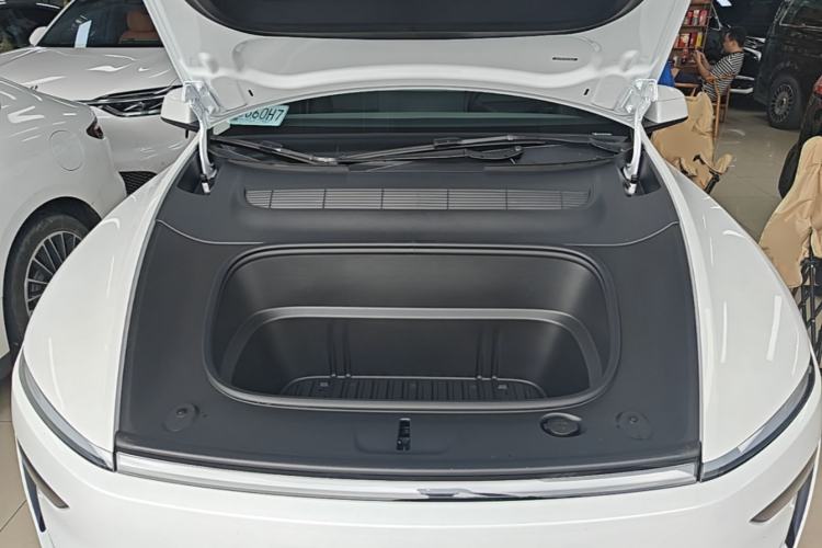 Used Tesla Model Y 2026 Rear-Drive Model Engine Bay
