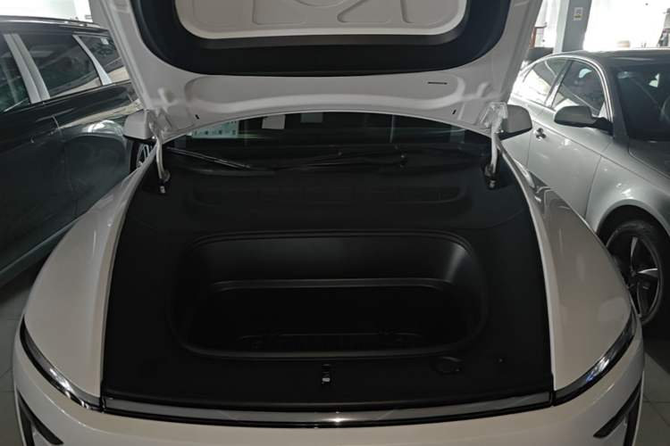 Used Tesla Model Y 2026 Rear-Drive Model Engine Bay