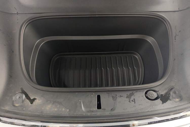 Used Tesla Model Y 2026 Rear-Drive Model Engine Bay