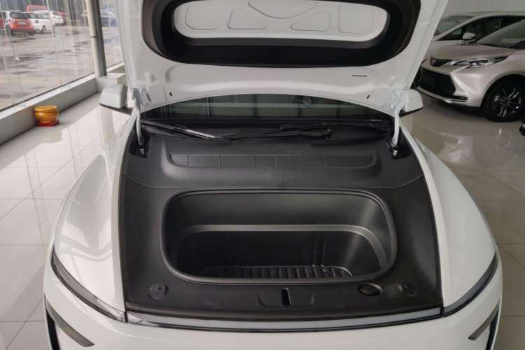 Used Tesla Model Y 2026 Rear-Drive Model Engine Bay