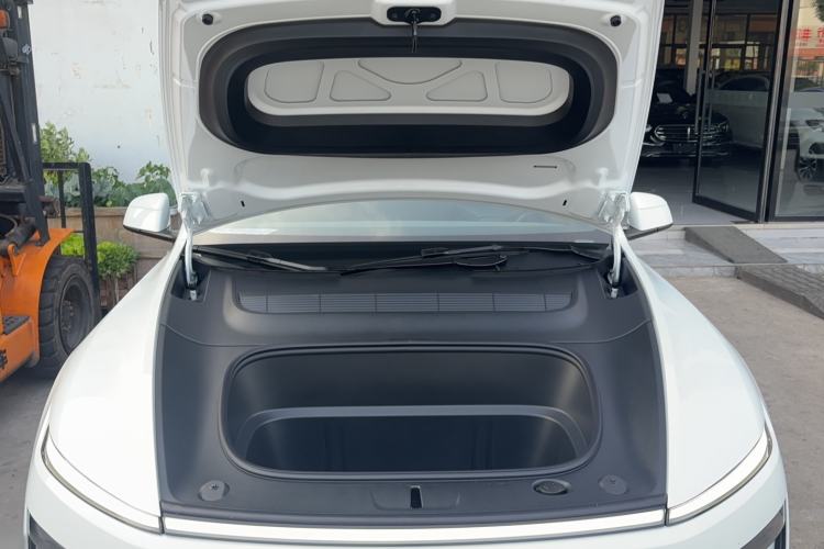 Used Tesla Model Y 2026 Rear-Drive Model Engine Bay
